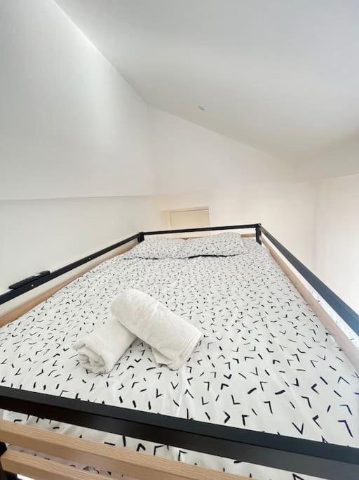 Banjul - Bel Appartement A Реймс Экстерьер фото
